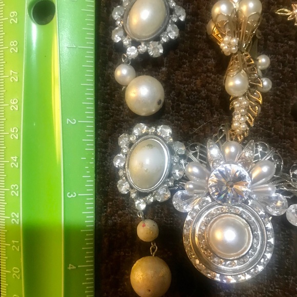 Clip Pearl Earrings Bundle of Four Pair 1” to 2” - Picture 3 of 13